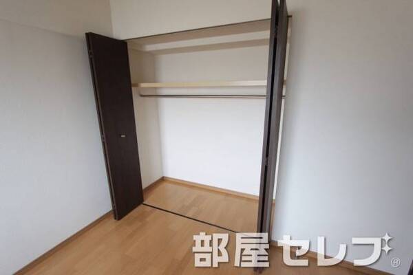 各部屋に収納あります。