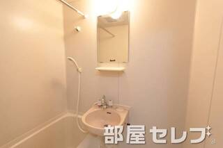 浴室の中にあるタイプの洗面台です。イメージ写真