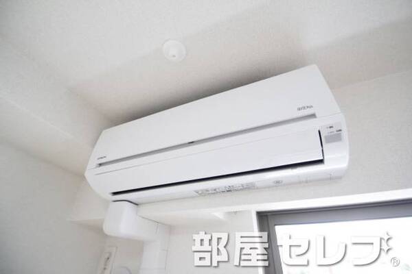 冷暖房エアコン。