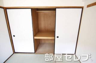 奥行きのある収納。