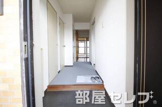 玄関口は広くとってます。