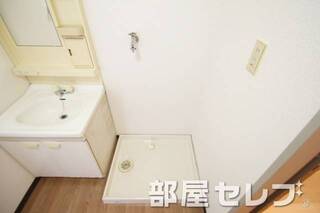 洗濯機置き場はこちらへ。