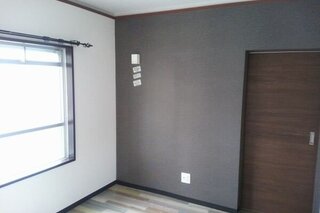 大きな窓からよく光が入ります。