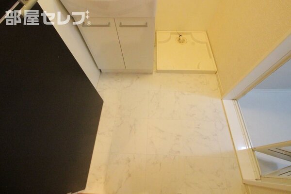 ※102号室内装写真　参照