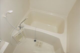 清潔感溢れる浴室