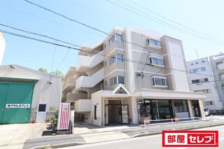 タイル貼りでキレイな外観です。