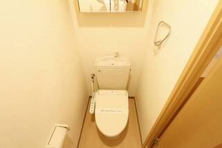 ウォシュレット付きのトイレです。