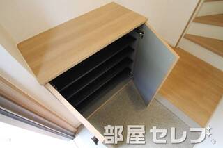 シューズボックス。