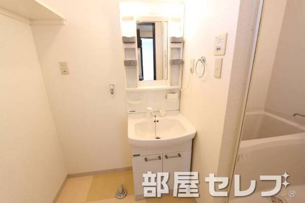 きれいな洗髪洗面化粧台です。イメージ写真