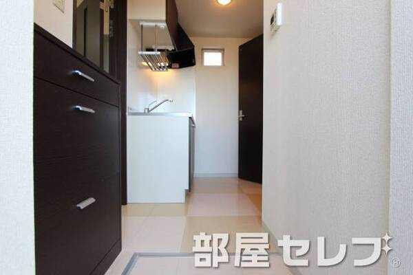 玄関から見た景色です。イメージ写真