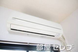 冷暖房エアコン。