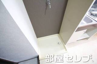 洗濯機置き場はこちらへ。