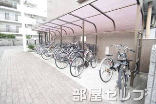 自転車置き場。