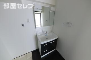 独立洗面で朝の準備もラクラク。