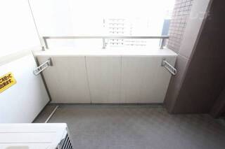 奥行きのある南向きバルコニーです。