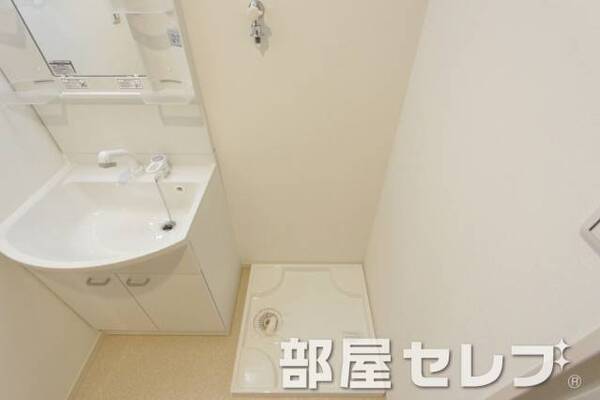 洗濯機置き場はこちらへ。