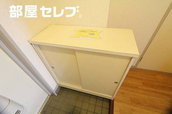 シューズボックス。