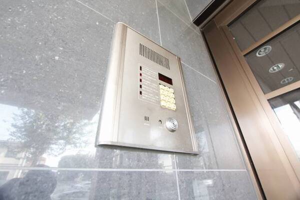 オートロック完備。