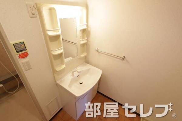 洗髪洗面化粧台。