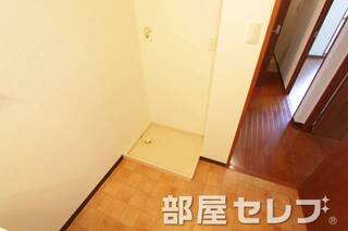 洗濯機置き場はこちらへ。