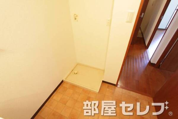 洗濯機置き場はこちらへ。
