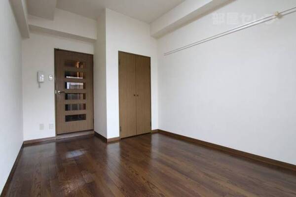 ※303号室内装写真参照