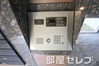 オートロックで安心。他号室の写真です。