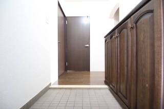玄関からのお部屋の雰囲気です。