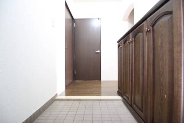 玄関からのお部屋の雰囲気です。