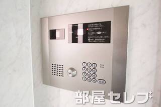 オートロック完備。