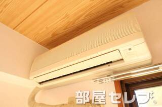 冷暖房エアコン。