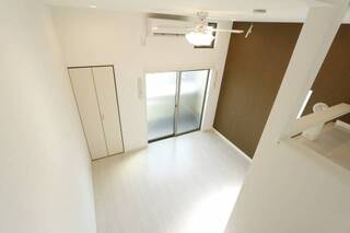 白を基調にしたお部屋になります。