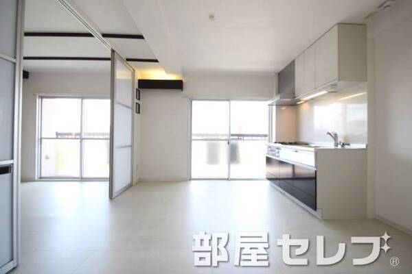 白を基調にした部屋作り。