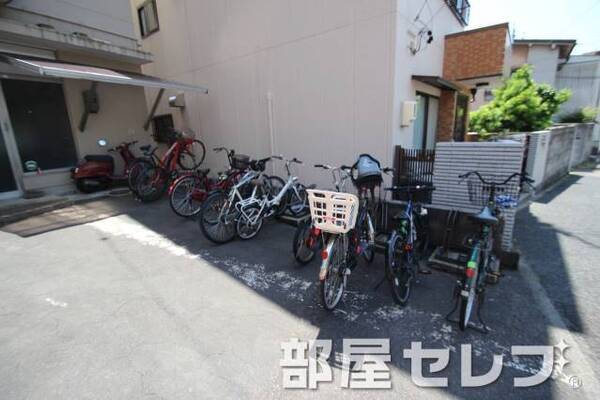 駐輪場。