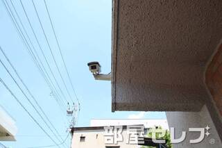 敷地内に防犯カメラあり。