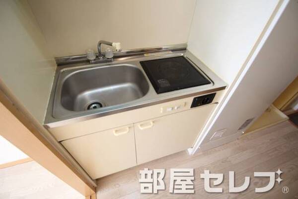 コンパクトなキッチンで作業もしやすく。