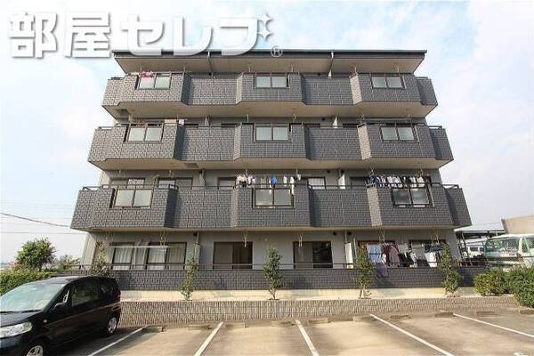 4階建てになります。