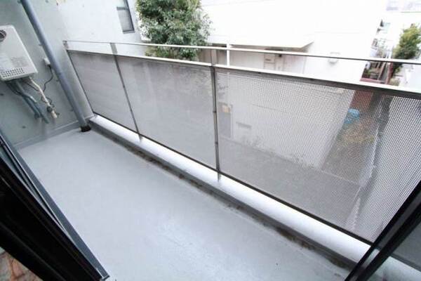 風通しの良い快適なバルコニーです。