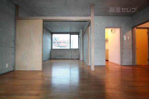 仕切りをはずすと20帖のお部屋にも変身。