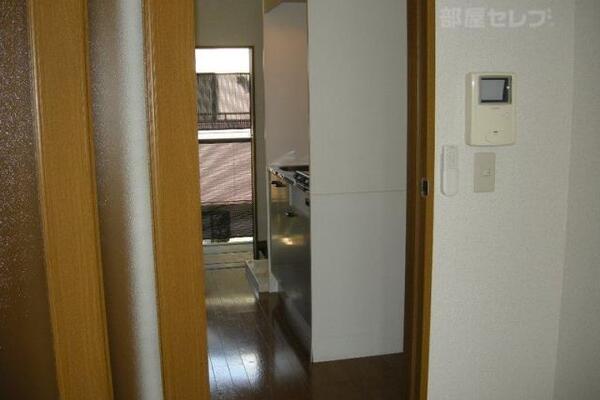 キッチンとお部屋の間にドアがあるので匂いが入りません。