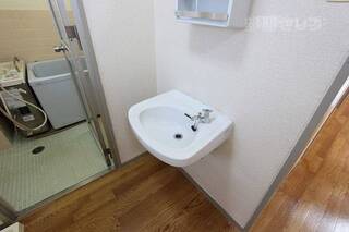 洗面所はコンパクトなつくりです。