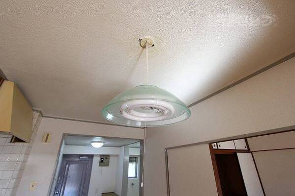 照明器具付です。