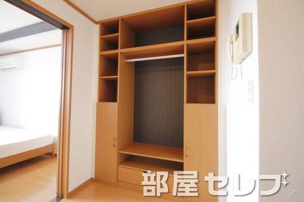 備え付け家具。