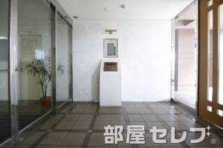 オートロック完備。