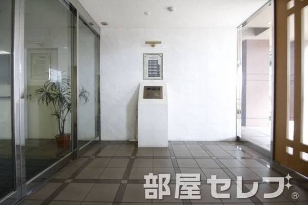 オートロック完備。