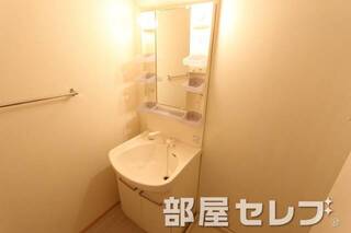 きれいな洗髪洗面化粧台です。
