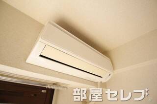 冷暖房エアコン。