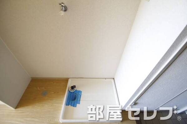 室内洗濯機置場。