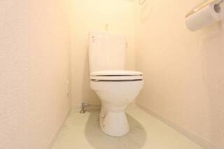 トイレで考え事でも。