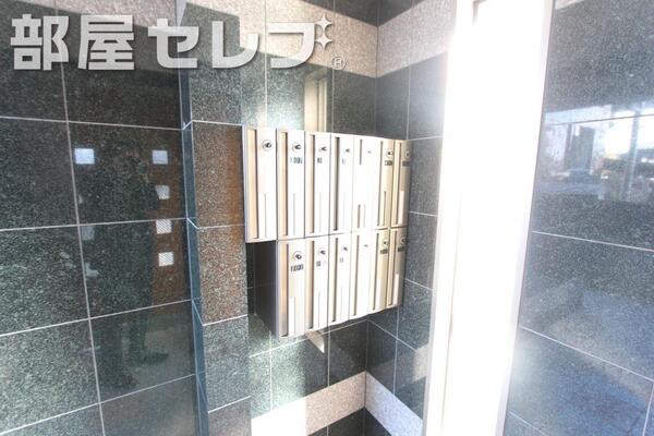 集合ポストも綺麗に整備されてます。